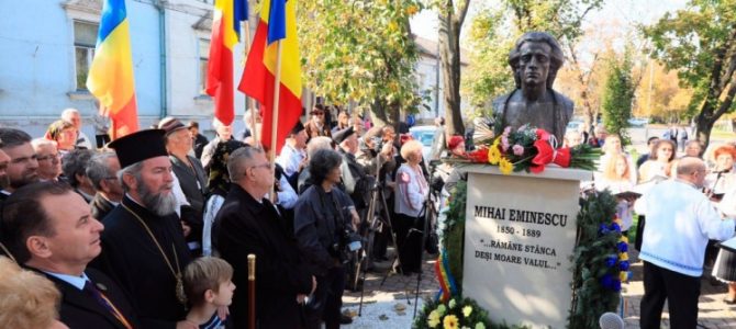 Bustul lui Eminescu la Carei, pe ultima brazdă de pământ românesc eliberat de Armata Română în 1944